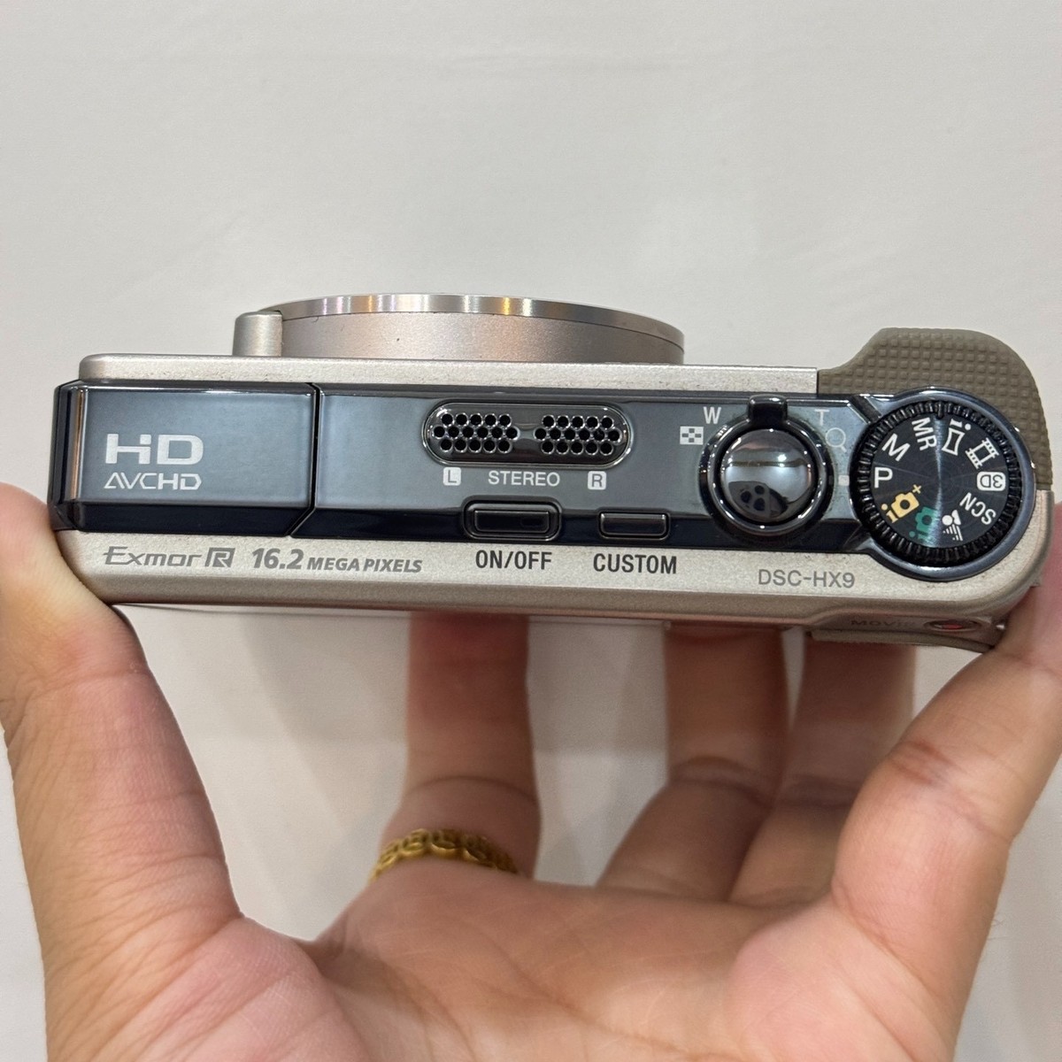 Sony Cyber-shot DSC-HX9V/ HX9 Digital Camera 16x Optical Zoom