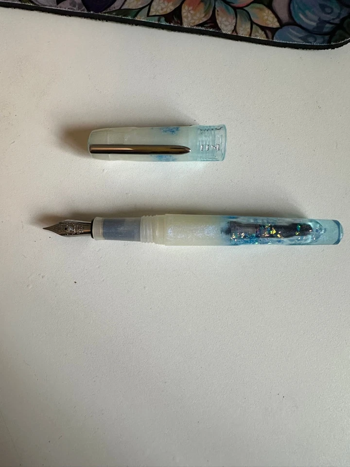 Benu Talisman 月光石钢笔 - 细尖 - 盒装 — 第 2/3 张图片