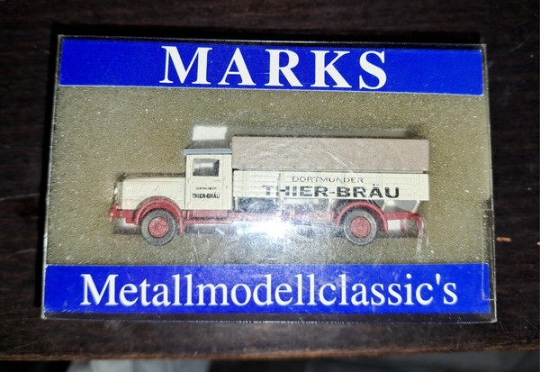 Camioneta metal para maquetas escala N Tiene unos 3 cm