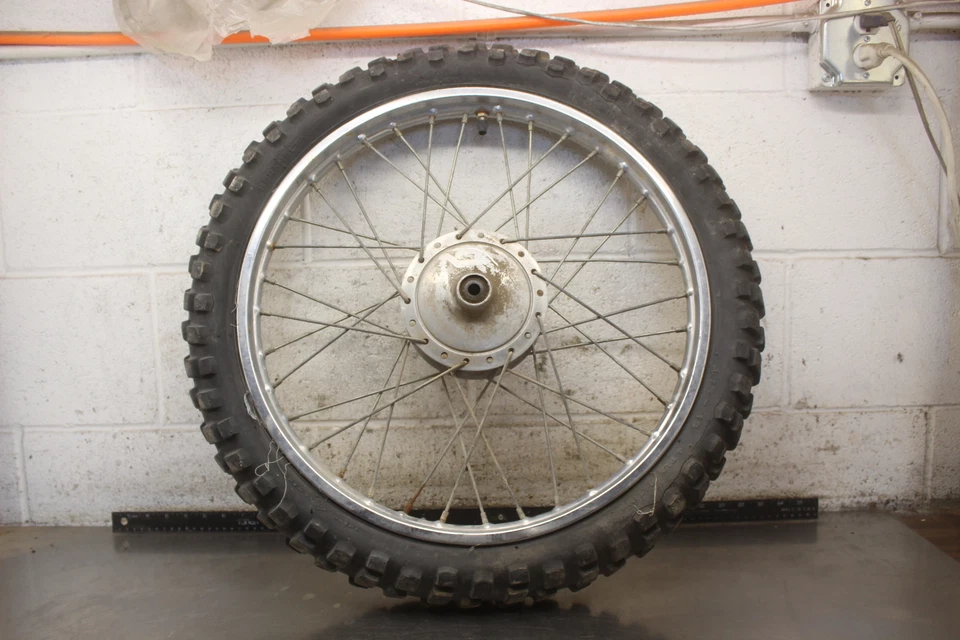 Llanta delantera Kawasaki G5 100 1974 (2,75-19) H105 Foto 3 de 4