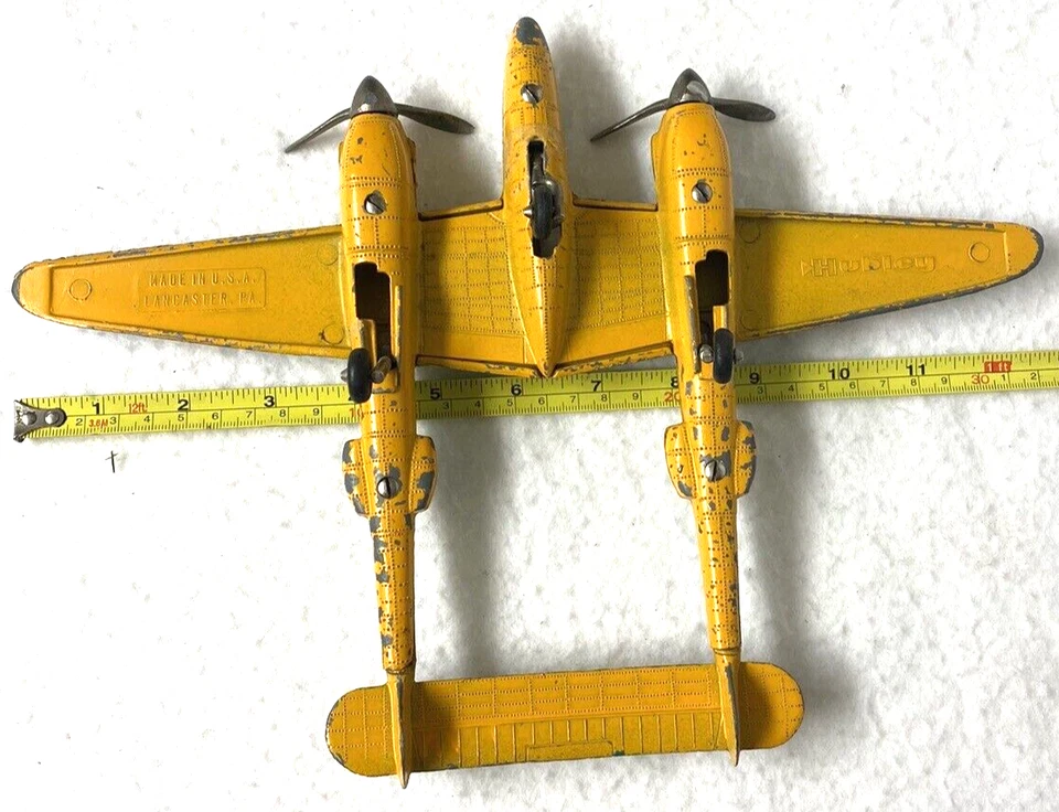 DE COLECCIÓN HUBLEY P-38 LIGHTNING, AMARILLO, CAMUFLAJE? METAL FUNDIDO A PRESIÓN, TREN DE ATERRIZAJE COMPLETO, REGALO:) Foto 3 de 4