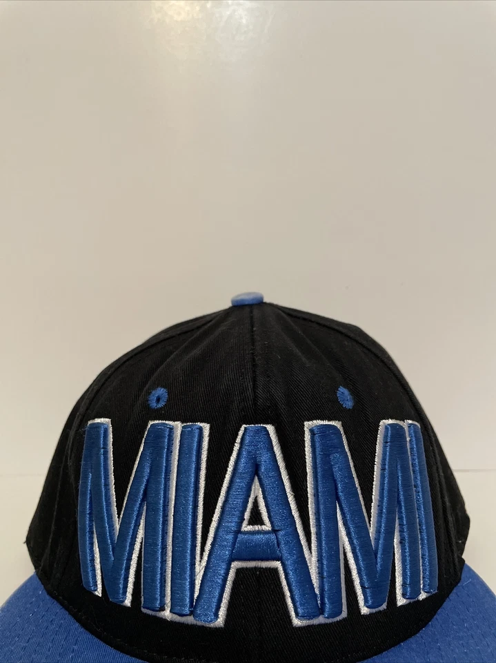 Gorra de colección Miami SnapBack City Hunter NY negra y azul Foto 2 de 4
