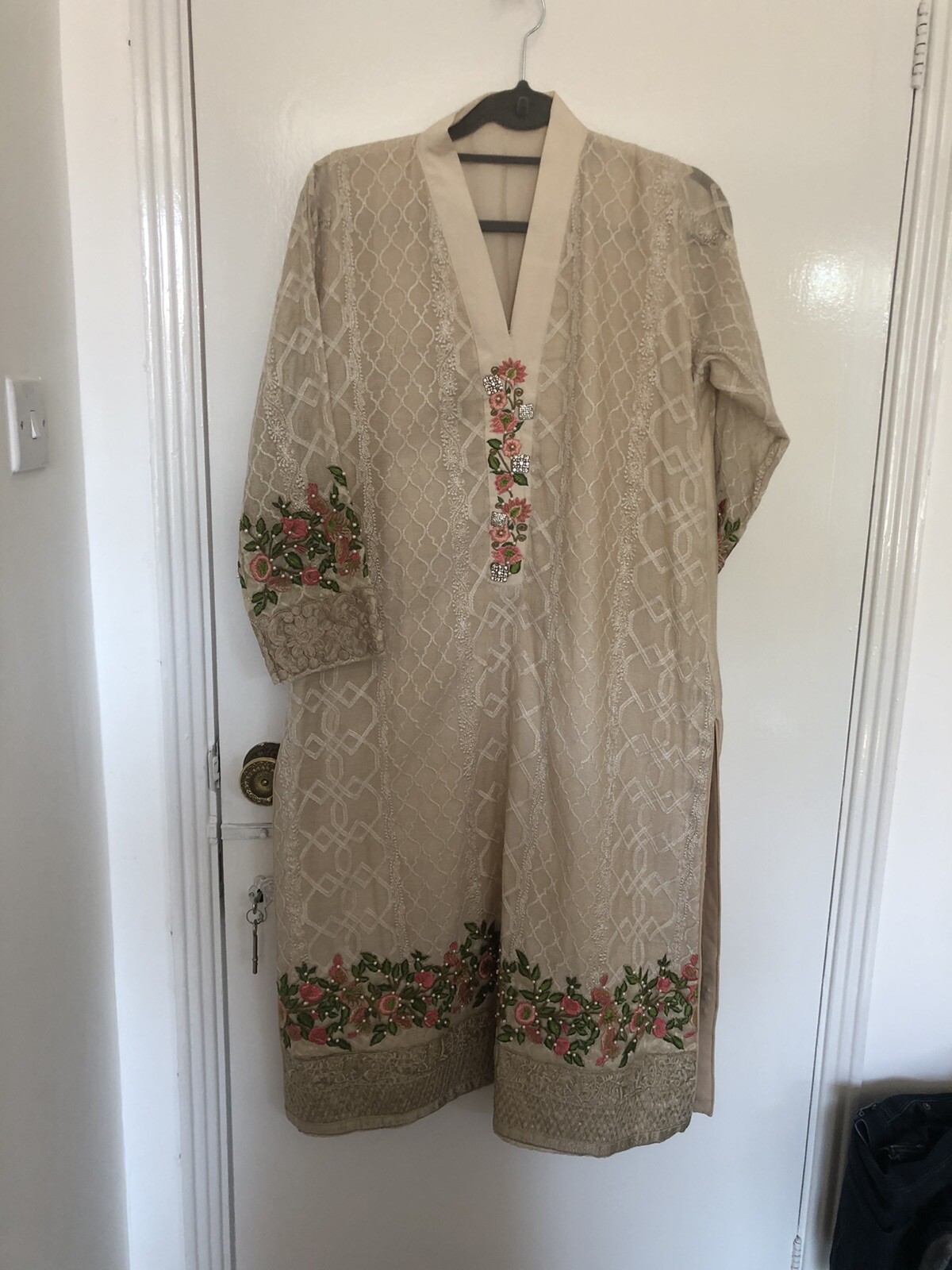 Details zu Shalwar Kameez Beige Kurta Pakistani Indian Beautiful Stylish Embroidery Günstiges Schnäppchen