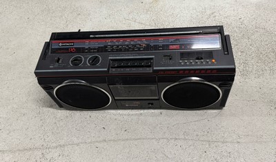 Hitachi TRK - P6E Ghettoblaster Radiorecorder Ersatzteilträger Bastler Defekt
