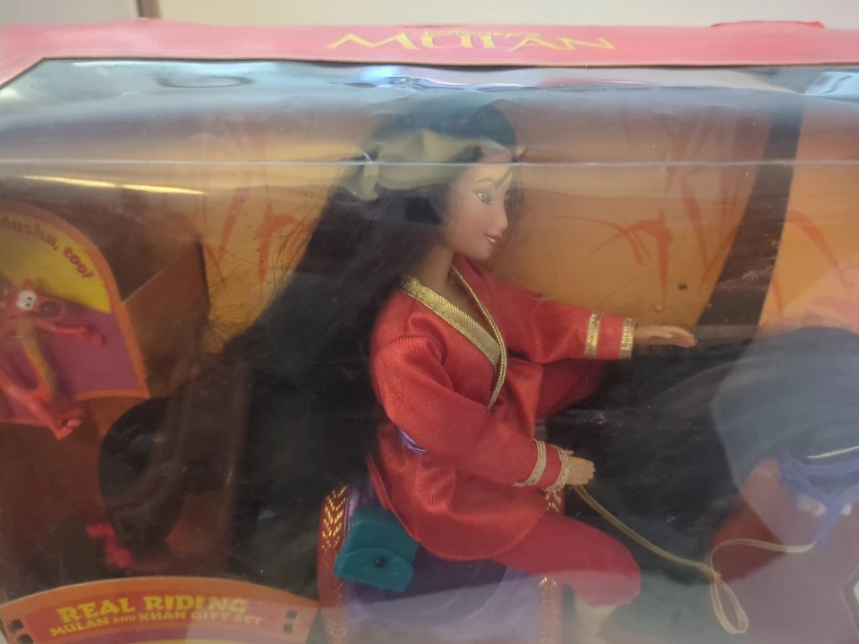 De colección. Juego de regalo Mulan y Khan, muñeca ha estado fuera de caja pero no caballo LEER POR FAVOR Foto 2 de 4