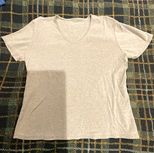 Women s M Regular Gray Solid V-Neck Short Sle...
