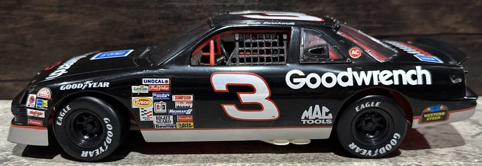 1992 DALE EARNHARDT #3 GM GOODWRENCH CHEVROLET LUMINA 1:18 ERTL NASCAR NO BOX - Image 2 of 4