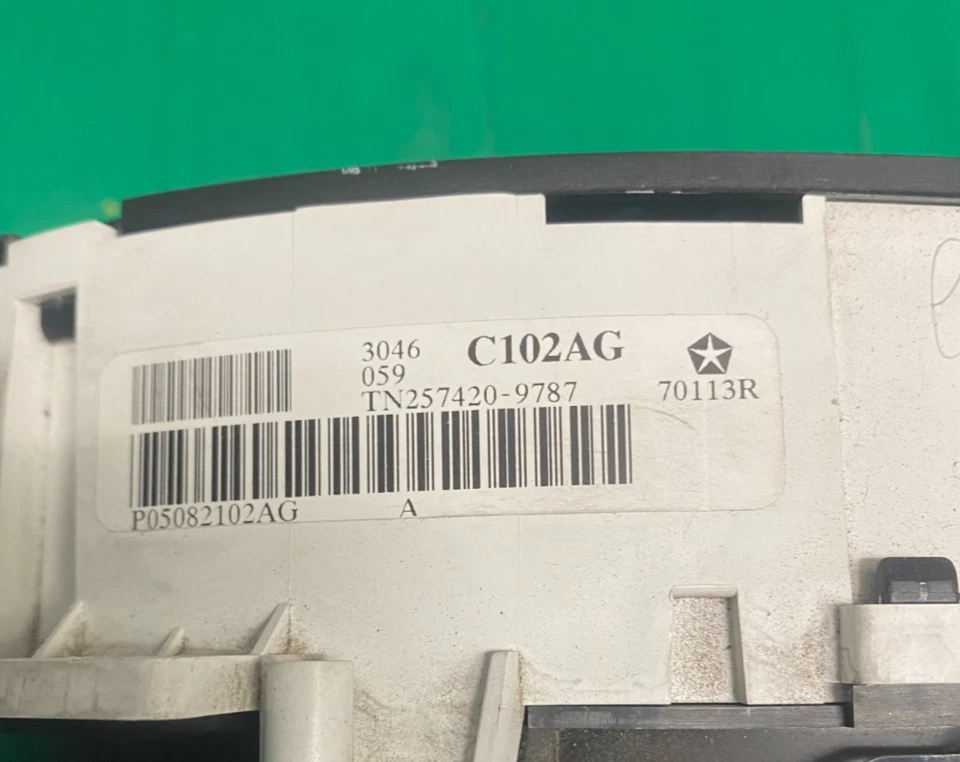 Cuadro de instrumentos velocímetro Chrysler Pacifica 2004-2007 P05082102AG Foto 2 de 3