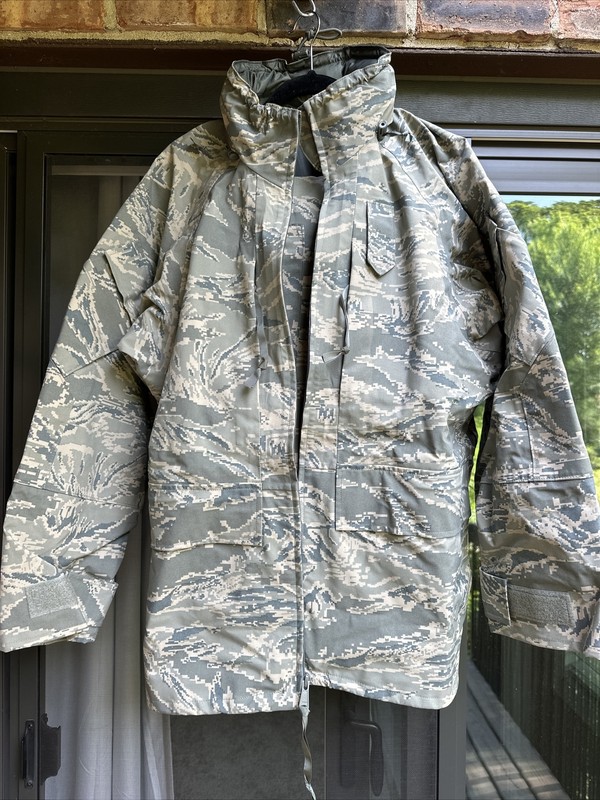 NWOT ABU Gore-Seam Parka and Trousers Size L-Reg Set