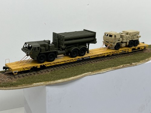 Wagon Plat TTX Heavy Duty + 2 Tracteurs Militaires D8R – Échelle O – MTH