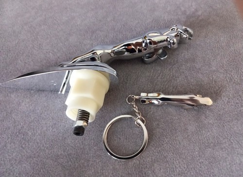 leaping Cat Bonnet mascot Unmarked With Safety Mechanism new +Free Keyring - Picture 2 of 2