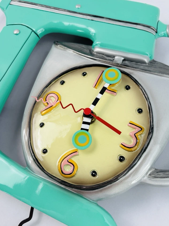 Reloj de pared Allen Designs 2021 vintage mezclador verde péndulo cupcake Foto 4 de 4