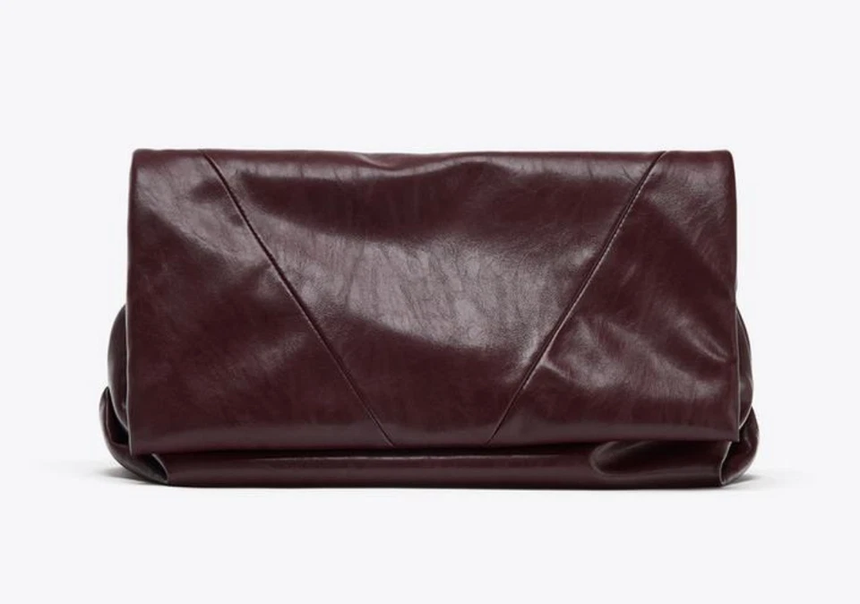 👜 Bolso Clutch Zara 2025 Lujo Grande Recubierto Solapa con Correa - Rojo Borgoña Foto 2 de 4