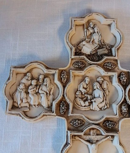 Plastic Cross Depicting The Life Of CHRIST in 6 Scenes. 12inx9in - Picture 5 of 5