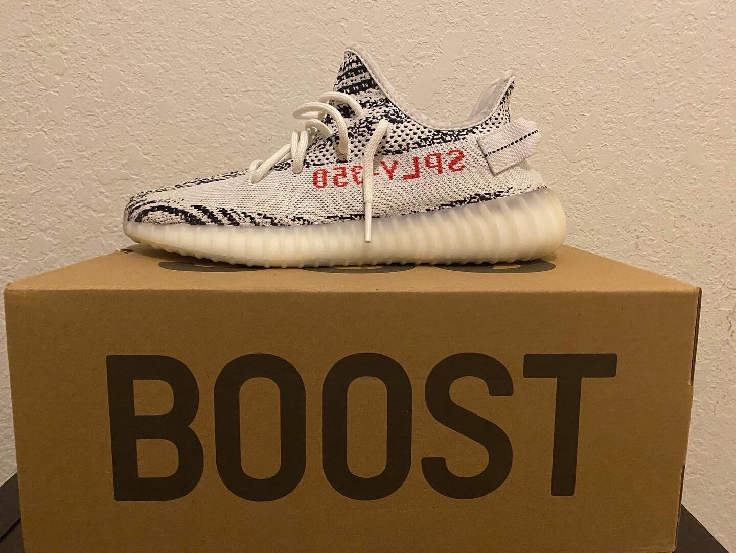Size 8.5 - adidas Yeezy Boost 350 V2 