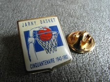 RARE PINS PIN'S - JARNY BASKET - CINQUANTENAIRE - JOUEUR - SPORT - CLUB - VILLE