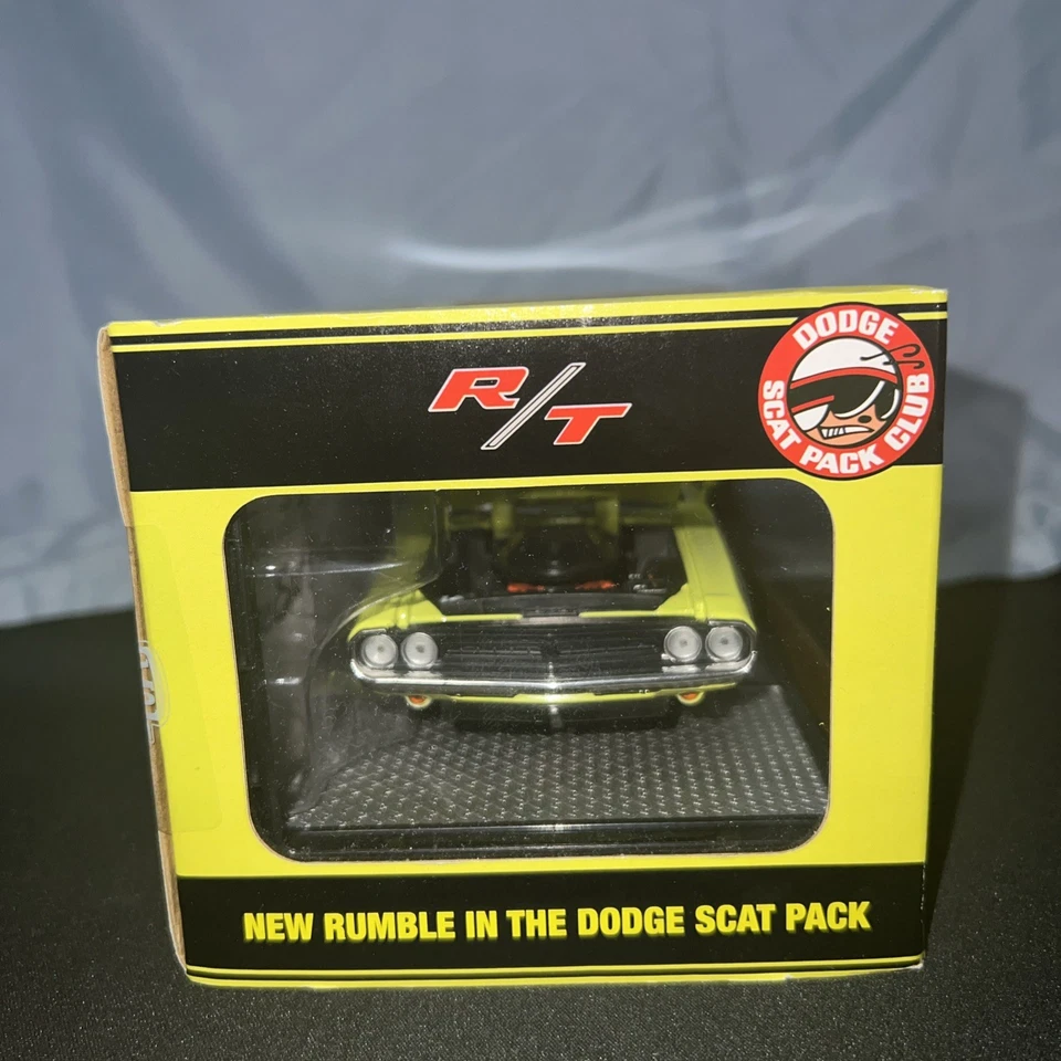 M2 Machines 1971 Dodge Challenger R/T 440 Scat Pack Club Green Go 1/24 New - Image 4 of 4