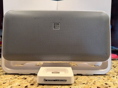 ALTEC LANSING M602 IPOD & IPHONE SPEAKER DOCK. VERY GOOD CONDITION.