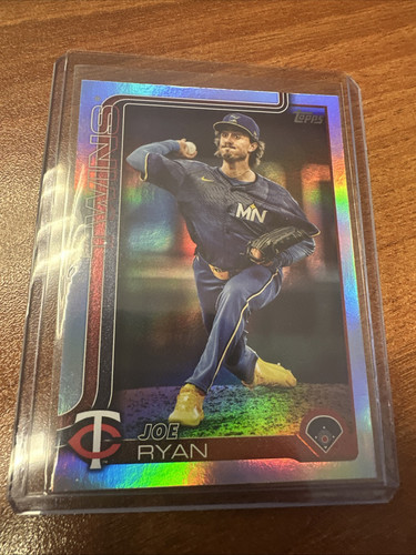 2025 Topps Series 1 Topps Rainbow Foil - Joe Ryan - Minnesota Twins - #40 - Picture 1 of 2