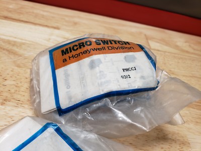 NEW HONEYWELL MICRO SWITCH PMCCJ CONTACT BLOCK  LOT OF 4 NEW SURPLUS FREE SHIP 