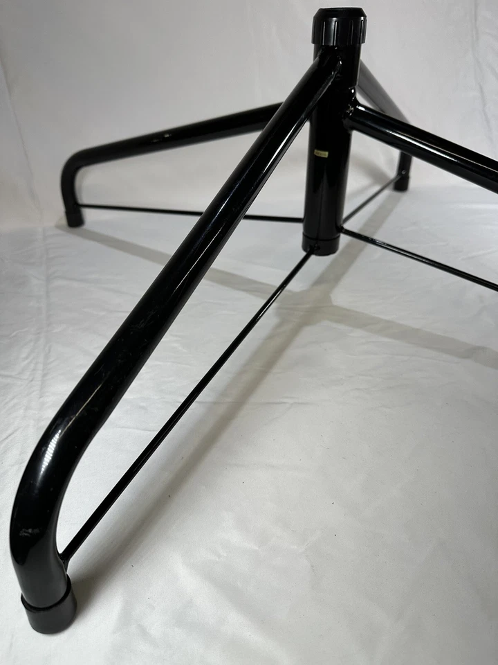 32” Christmas Tree Stand for Artificial Trees Folding Steel 6-8' Trees VGC! - Image 4 of 4