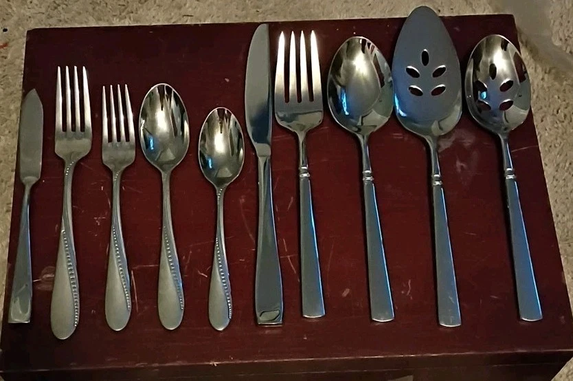 Oneida Heirloom Serving Set + 9 Assorted Pieces.