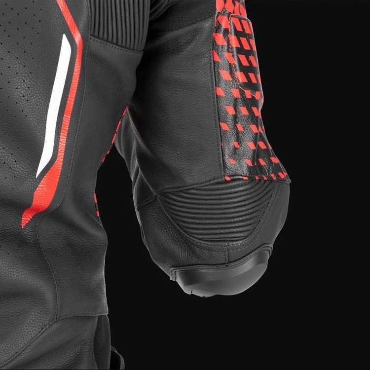 Black Red, photo 3 of 7