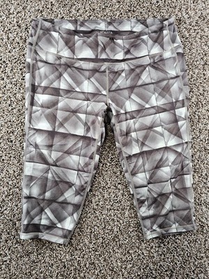 Athleta Womens Sz XL Chaturanga capri leggings in a gray geometric pattern