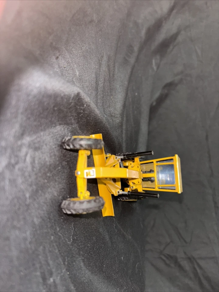 Motoniveladora Caterpillar 12g escala 1/50 NZG 150 la he tenido durante 12 años sin abrir Foto 3 de 4