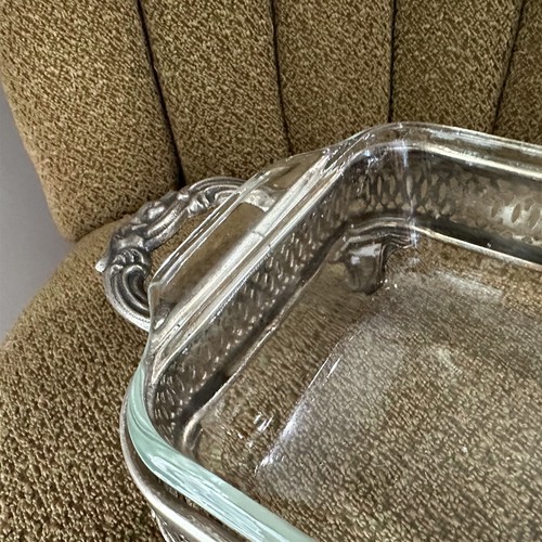 ANCHOR HOCKING 1 QUART GLASS CASSEROLE DISH WITH SILVER PLATED HOLDER - Picture 4 of 8