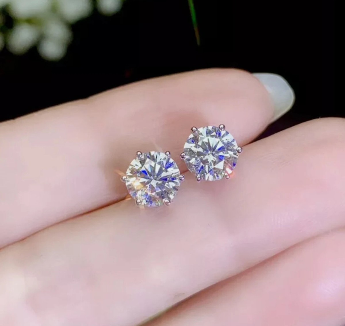 Gioielli Moissanite Certificati GRA Orecchini Moissanite 4 Carati - Taglio Tondo, VVS1/D, Certificati GRA, Oro Bianco 14k, 8mm Per Pietra Orecchini Moissanite VVS1 D Certificati GRA