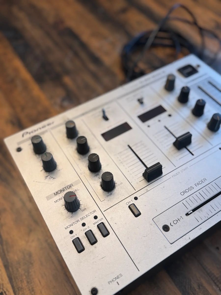 Pioneer DJ ミキサー DJM-300 Pioneer Djm-300-s 2 Channel DJ Music