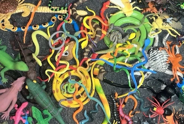 HUGE 5Lb+ Collection 256 Bug Toys Fake Plastic/Rubber Creepy Crawly Insects - Image 4 of 4