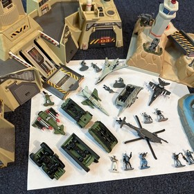 Micro Machines Military Lot.  3 Bases  + 22 Loose Forces