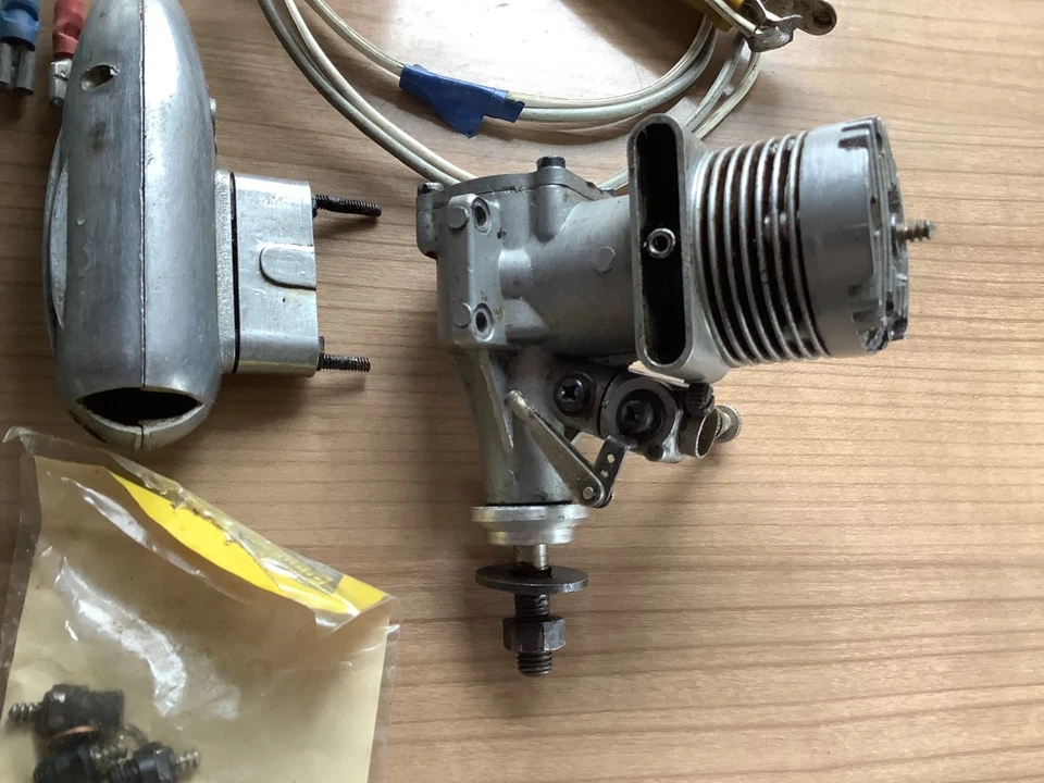 Modellbau Verbrennungsmotor OS Max30 mit Zubehör - Bild 2 von 4