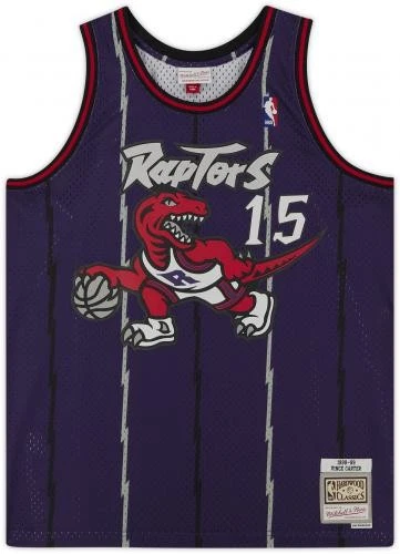 Camiseta deportiva Mitchell & Ness Swingman 1999 púrpura firmada por Vince Carter Toronto Raptors Foto 3 de 4
