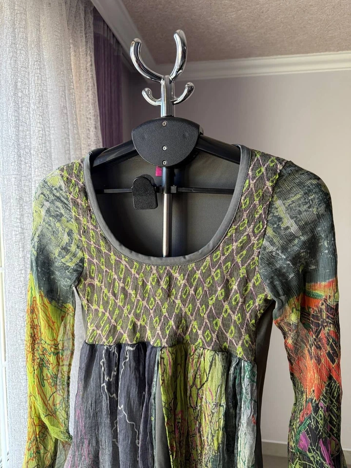 SAVE THE QUEEN СДЕЛАНО В ИТАЛИИ 70% ШЕЛК 30% НЕЙЛОНА АБСТРАКТНАЯ БЛУЗКА ВЕРХНИЙ ЖЕНЩИН SZ S - Изображение 2 из 4