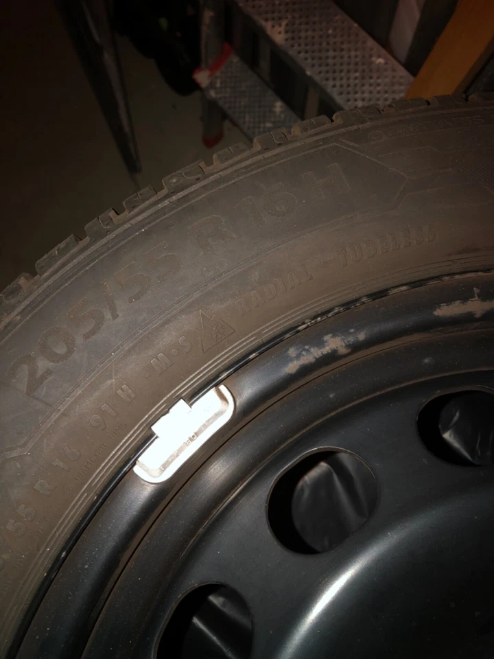 Gebrauchte Winterreifen auf Stahlfelgen (1Satz); 205/55 R16 z.B. für Skoda YETI - Bild 2 von 2