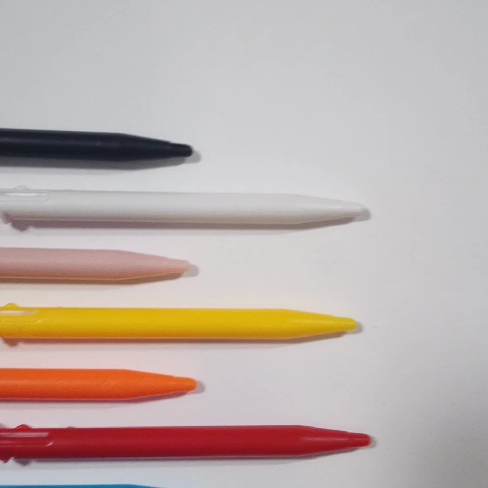 Nintendo 'Nuevo' 2DS XL Stylus NUEVO, ALTA CALIDAD, Elige Color, Compra 2 Consigue 1 Gratis Foto 3 de 4