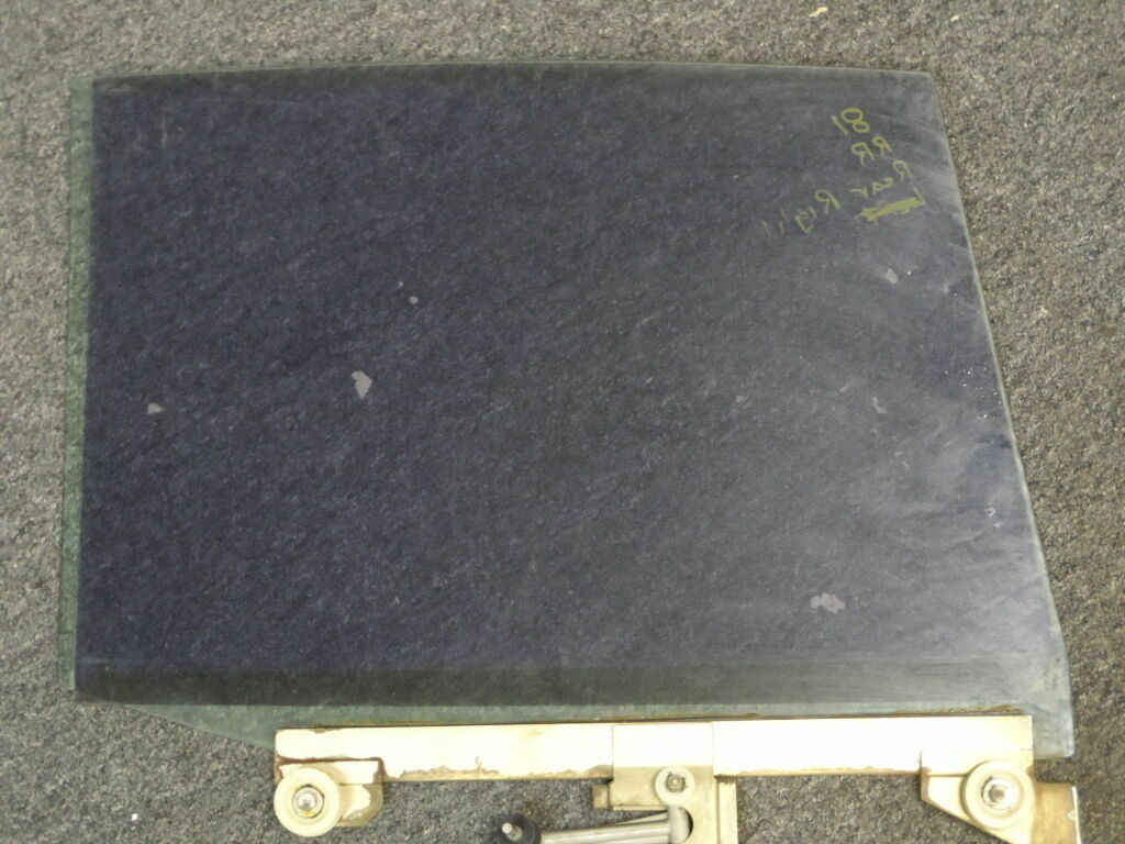 81 Rolls Royce silver spirit OEM REAR RIGHT WINDOW W/ DARK BLUE TINT