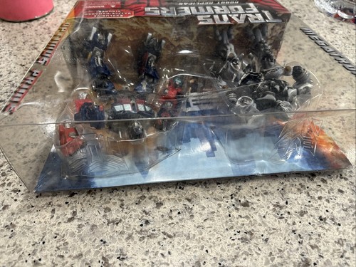 Walmart Ex. Transformers Robot Replicas Battle Damaged Megatron & Optimus Prime - Picture 7 of 8