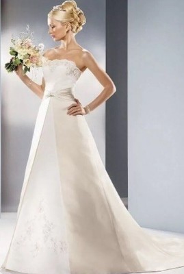 Ivory Wedding Dress w/chapel train 