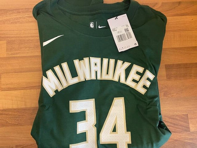 Nike Giannis Antetokounmpo Milwaukee Bucks T-shirt  / NEU