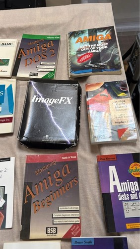 Large Collection Of Commodore Amiga Programming Books (2) - Afbeelding 3 van 5