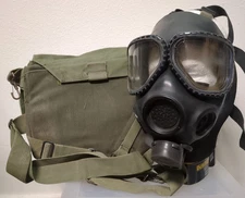 VTG US Military Surplus Gas Mask M40 Series Medium w/ Bag, Skin, Clear Outserts