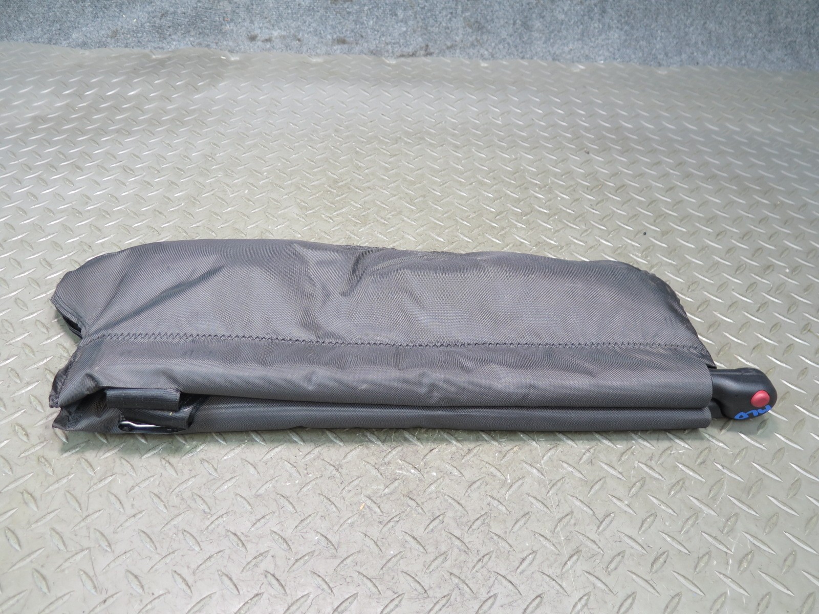 2017-2020 MASERATI LEVANTE M161 CARGO LUGGAGE COMPARTMENT ROLLER NET COVER
