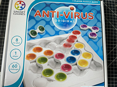 SmartGames Anti-Virus Geduldspiel, 1 Spieler, ab 8 J., 60 Challenges, Strategie