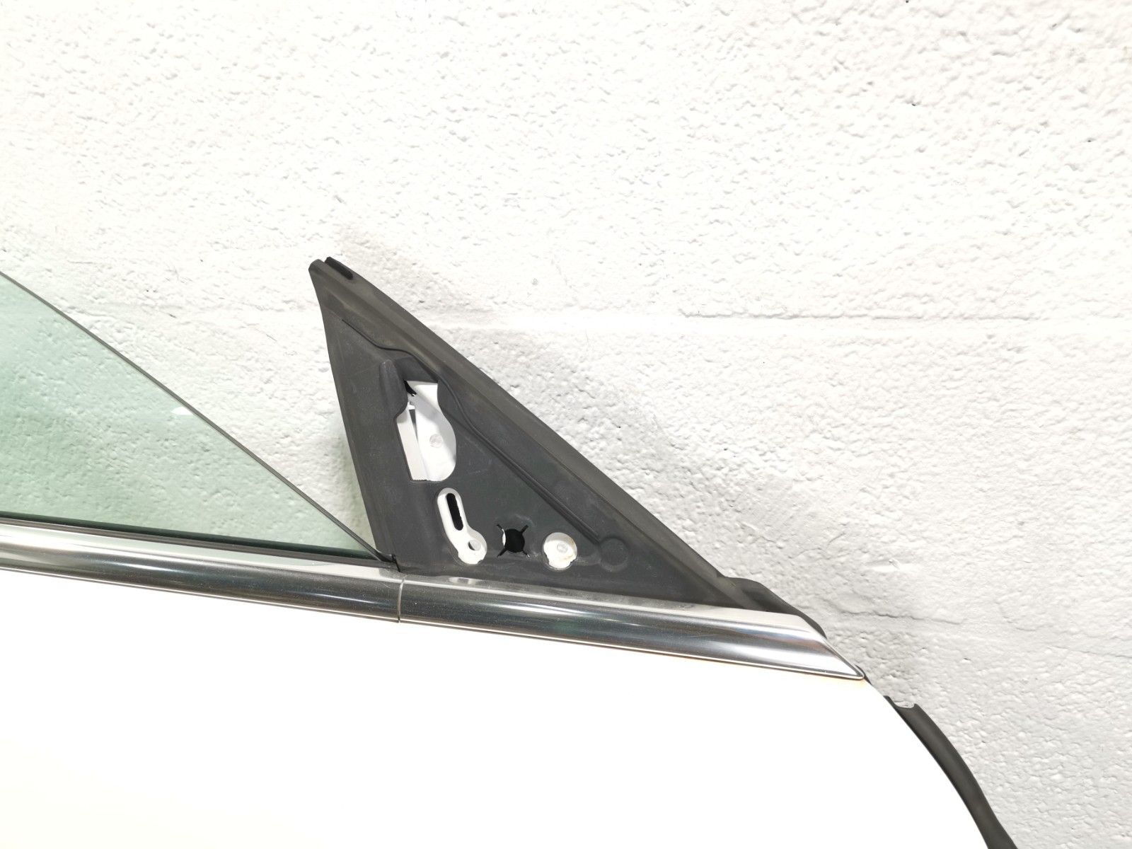 Maserati Ghibli 2018 M156E AWD 3.0 Front Right Passenger Side Door Shell White