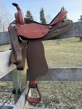 Fabtron Round Barrel Skirt Basic Western Trail Saddle - 16”