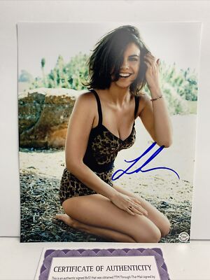 Lauren Cohan (Actress) Signed Autographed 8x10 photo - AUTO w/COA